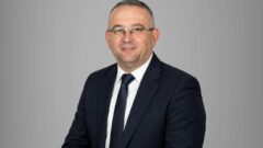 Adnan İzmir hakkında merak edilenler: kimdir, nereli ve ne iş yapıyor?