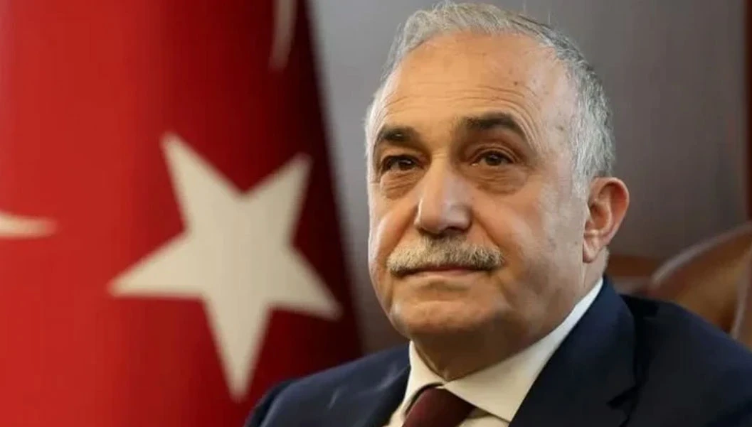 Ahmet Eşref Fakıbaba kimdir?
