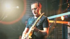 Şarkıcı Nev’in annesi ve babası kim? Ailesi nereli, kardeşleri var mı?