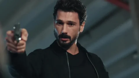 Devrim Özkan’ın Yeraltı dizisi maaşı ne kadar? Bölüm başına kaç TL alıyor? Deniz Can Aktaş ile aynı mı kazanıyor?