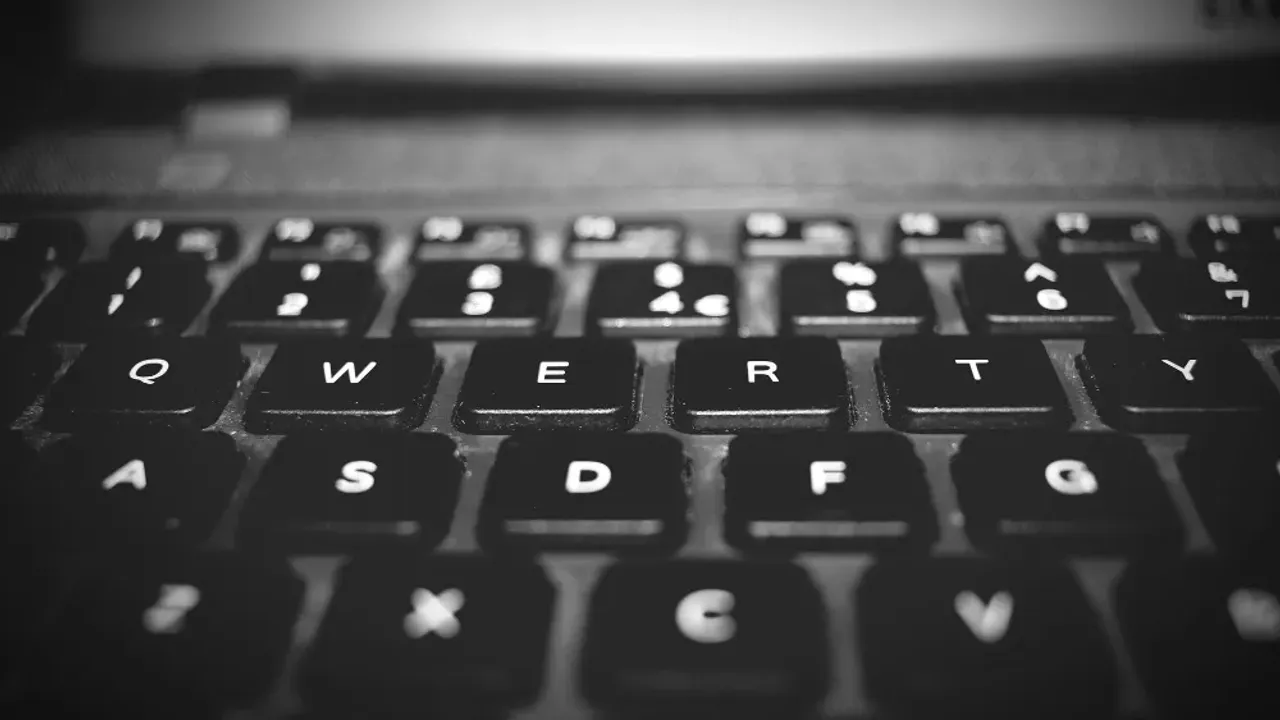 Klavyelerde Harfler neden alfabetik değildir? QWERTY klavye Düzeni Ne Demek?