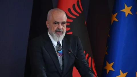 Ressamlıktan başbakanlığa: Edi Rama kimdir, neler yaptı?