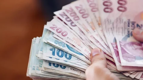 Emeklilere Yılda Dört Kez İkramiye Ödenmesine Yönelik Yeni Kanun Teklifi TBMM’ye Sunuldu: Son Durum Nedir?