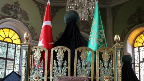 Emir Sultan kimdir? Nereli?