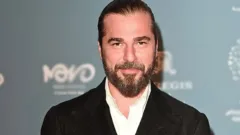 Engin Altan Düzyatan kimdir? İzmirli Oyuncu ve Sunucu