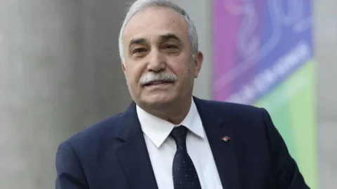 Ahmet Eşref Fakıbaba ne doktoru, mesleği ne, ne iş yapıyor? Hangi hastanelerde çalıştı, uzmanlık alanı ne?