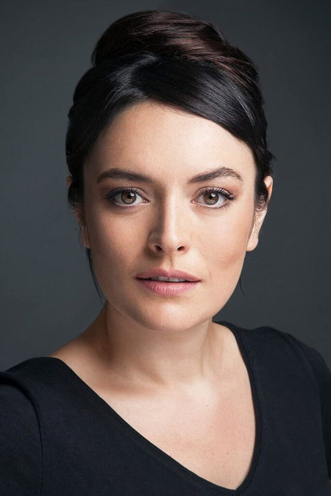Ezgi Mola