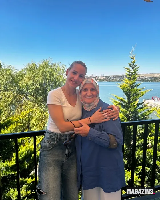 Gizem Örge'den yürek yakan anne-baba itirafı! "Beni tek eliyle büyüttü"
