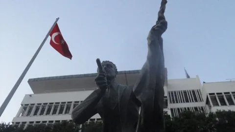 Hasan Tahsin kimdir? Ne yapmıştır? Nerelidir? Kısaca hayatı…