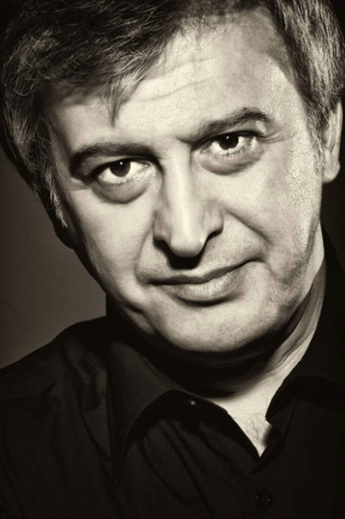 Hüseyin Avni Danyal fotoğrafı