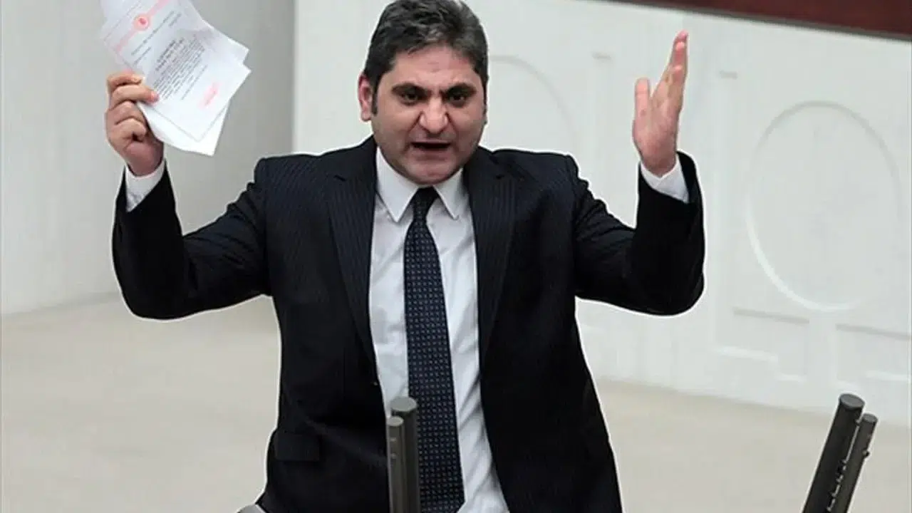 Aykut Erdoğdu Kaç Kez Evlendi ve İlk Eşi Kimdir ?