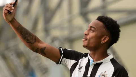 Joe Willock kimdir, kaç yaşında, nereli? Beşiktaş’a transfer olacak mı, hangi takımda oynuyor, mevkisi ve piyasa değeri