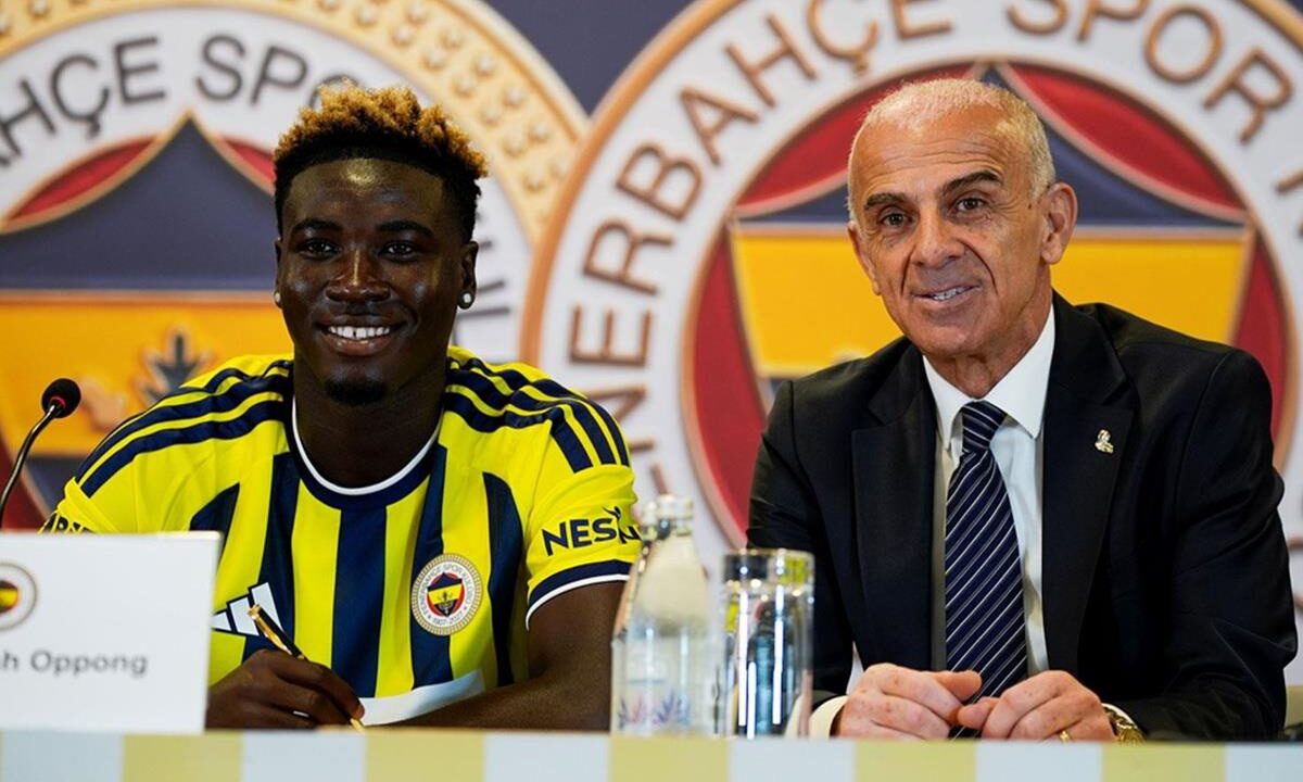 Kojo Peprah Oppong kimdir? Aké’nin yerine giren Fenerbahçe stoperi kaç yaşında?