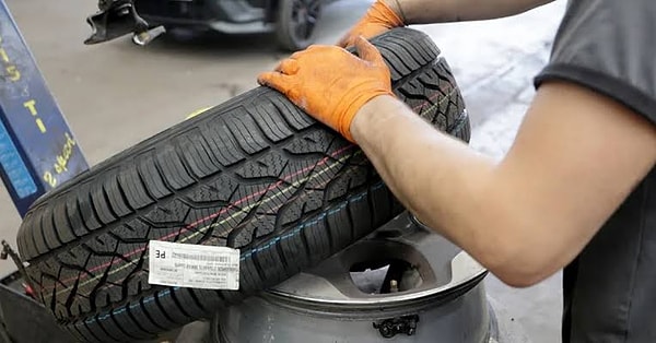 Lastiklerin Üzerindeki Renkli Şeritler Bakın - 5