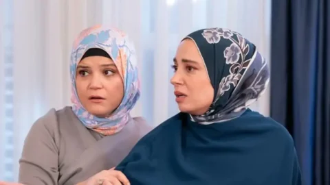 Mavi Orkide Geliyor? Kızılcık Şerbeti’nden Ayrılan Senaristlerin Yeni Dizisi Belli Oldu!