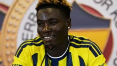 Fenerbahçe – Slavia Prag Maçında Nathan Aké Sakatlandı, Oppong Sahneye Çıktı! Oppong Kimdir? Hangi Takımlarda Oynadı?