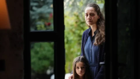 Özge Özacar kimdir, kaç yaşında, nereli? Oynadığı diziler