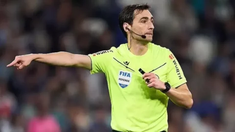 Fenerbahçe-Slavia Prag maçının hakemi Ricardo de Burgos kimdir, nereli ve kaç yaşında?
