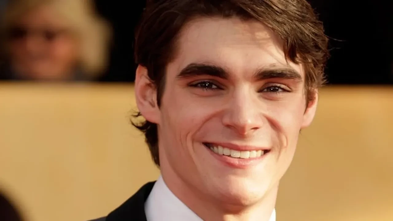 RJ Mitte - 3