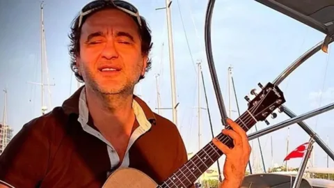 Şarkıcı Nev Neden Öldü? Kimdir? Şarkıları Neler?