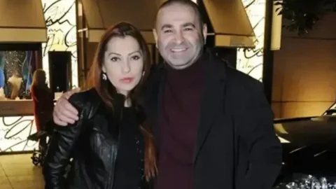 Şafak Sezer kaç kez evlendi? Şimdiki eşi kim? Esra Sezer ile kaç yıl geçirdi? Kaç kız çocuğu var?