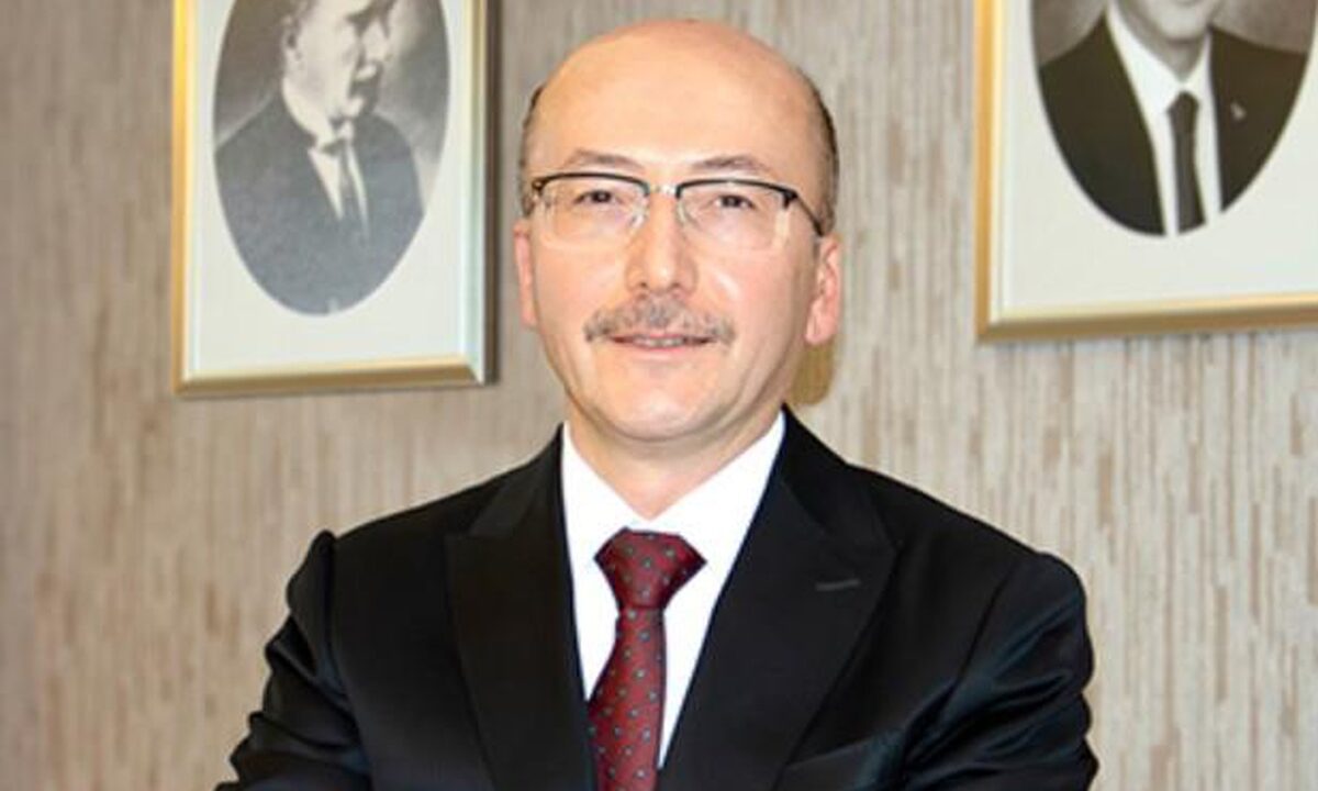 Şinasi Candan kimdir, yeni Gelir İdaresi Başkanı Şinasi Candan kaç yaşında, nereli, hangi görevlerde bulundu?
