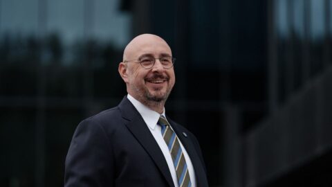 Uğur Poyraz kimdir? Uğur Poyraz kaç yaşında, nereli, eğitimi nedir ve hangi görevlerde bulunmaktadır?