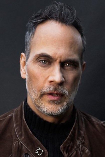 Todd Stashwick rolünde Paladin